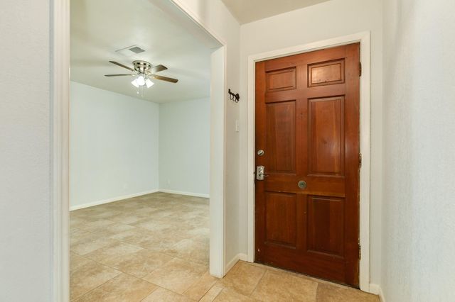 521 Sycamore Street, Lake Jackson, TX 77566