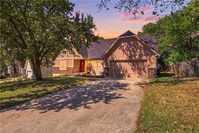 11800 W 99TH Terrace, Overland Park, KS 66214