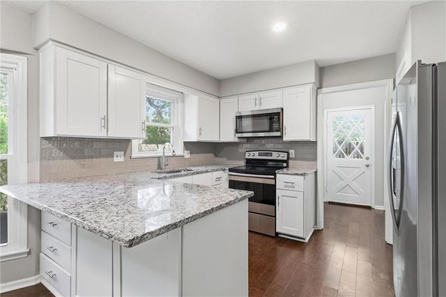 11800 W 99TH Terrace, Overland Park, KS 66214