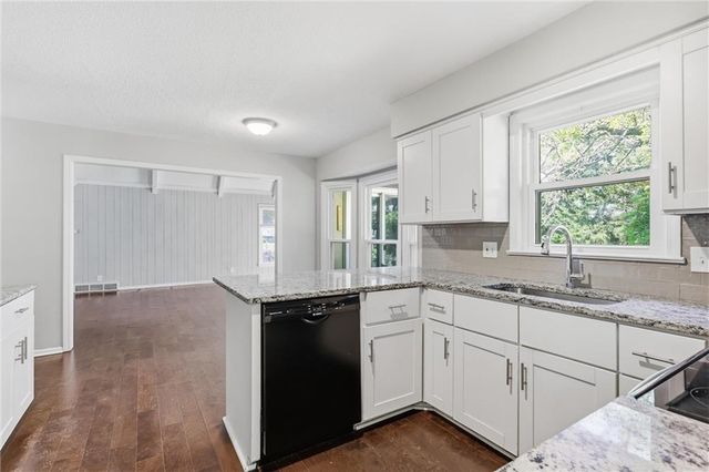 11800 W 99TH Terrace, Overland Park, KS 66214