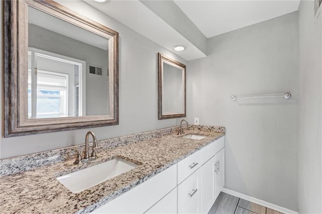 11800 W 99TH Terrace, Overland Park, KS 66214