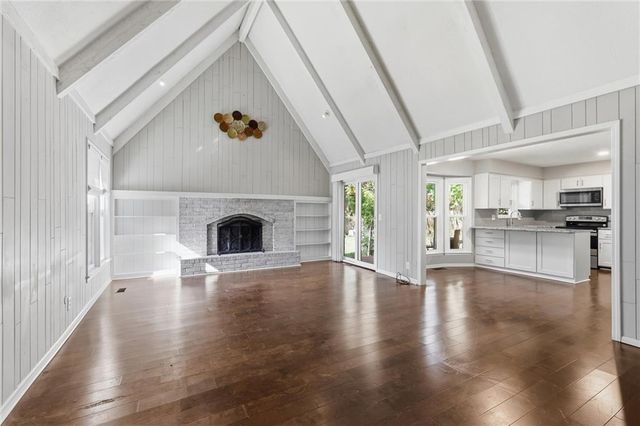 11800 W 99TH Terrace, Overland Park, KS 66214