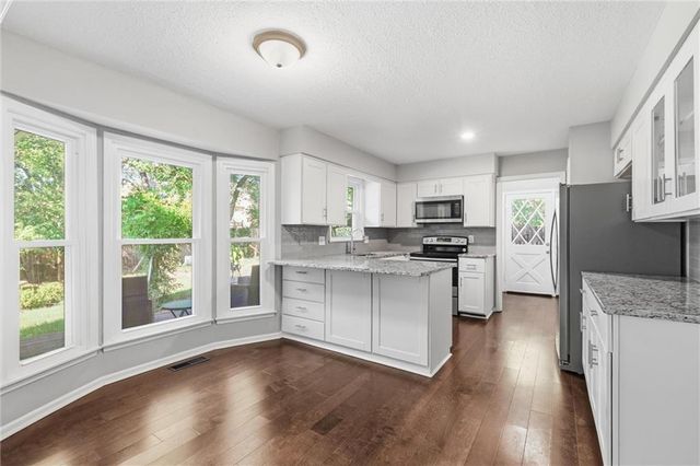11800 W 99TH Terrace, Overland Park, KS 66214
