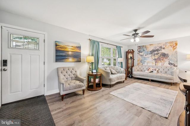 14 LAKEVIEW DR, Waterford Works, NJ 08089