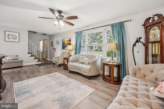 14 LAKEVIEW DR, Waterford Works, NJ 08089