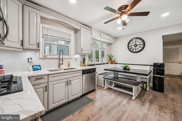 14 LAKEVIEW DR, Waterford Works, NJ 08089