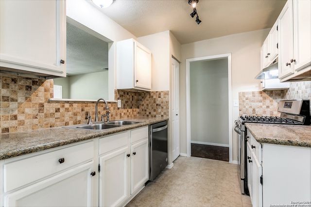 12942 Parton Ln, San Antonio, TX 78233