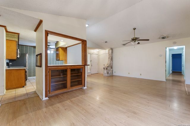 4322 Center Oak Woods, San Antonio, TX 78249