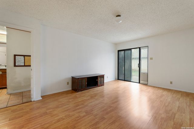 4322 Center Oak Woods, San Antonio, TX 78249