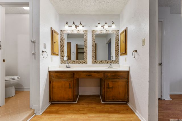 4322 Center Oak Woods, San Antonio, TX 78249