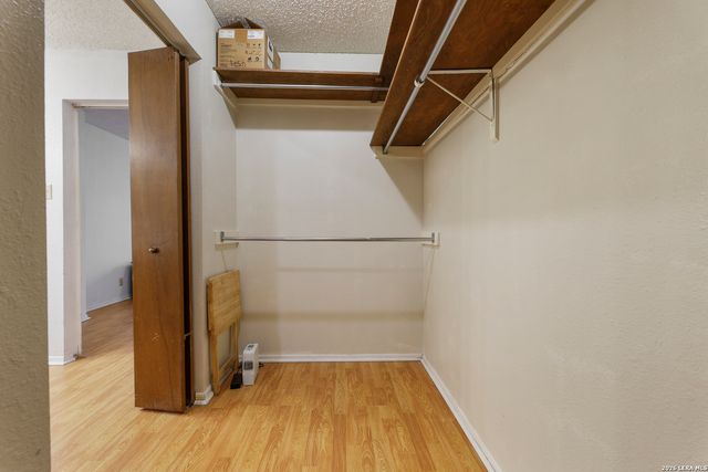 4322 Center Oak Woods, San Antonio, TX 78249