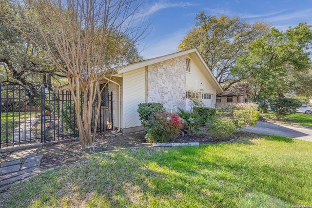 4322 Center Oak Woods, San Antonio, TX 78249