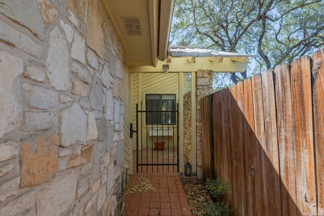 4322 Center Oak Woods, San Antonio, TX 78249