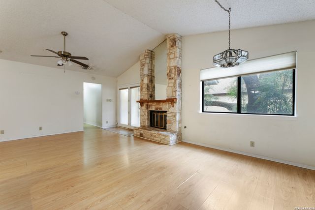 4322 Center Oak Woods, San Antonio, TX 78249