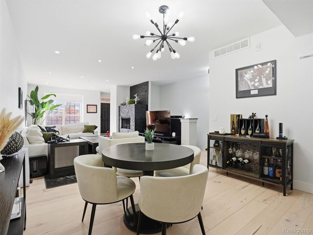 3227 Camden Drive, Troy, MI 48084