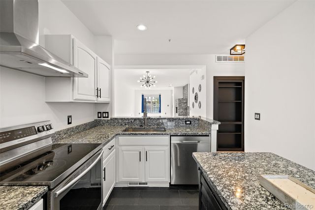 3227 Camden Drive, Troy, MI 48084