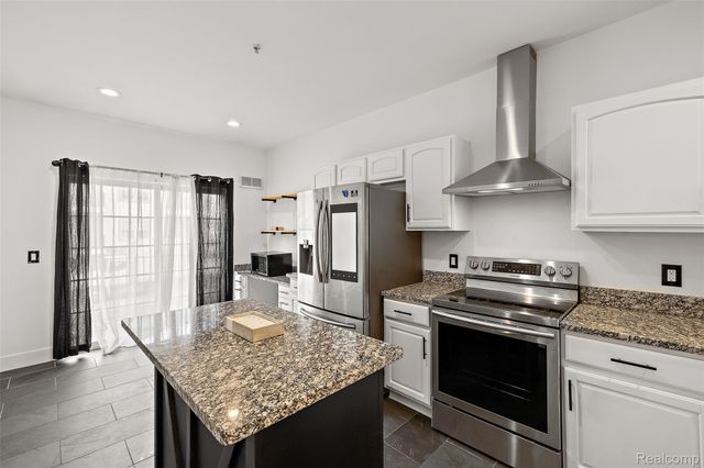 3227 Camden Drive, Troy, MI 48084