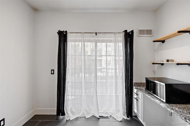 3227 Camden Drive, Troy, MI 48084