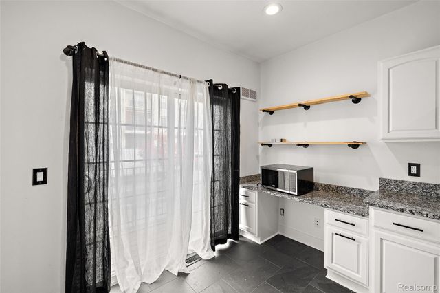 3227 Camden Drive, Troy, MI 48084