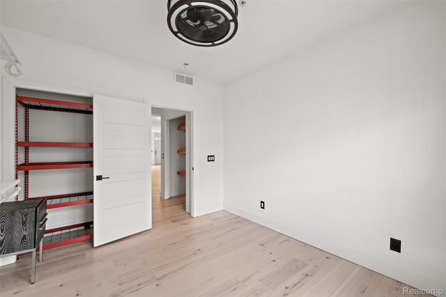 3227 Camden Drive, Troy, MI 48084