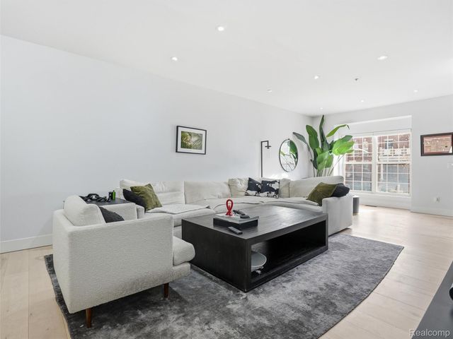 3227 Camden Drive, Troy, MI 48084