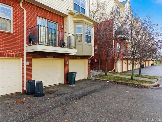 3227 Camden Drive, Troy, MI 48084