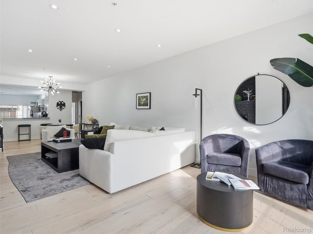 3227 Camden Drive, Troy, MI 48084