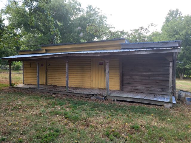 375 N Austin, Avery, TX 75554
