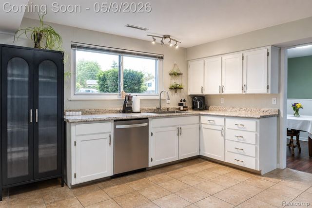 529 John Rolfe Drive, Monroe, MI 48162
