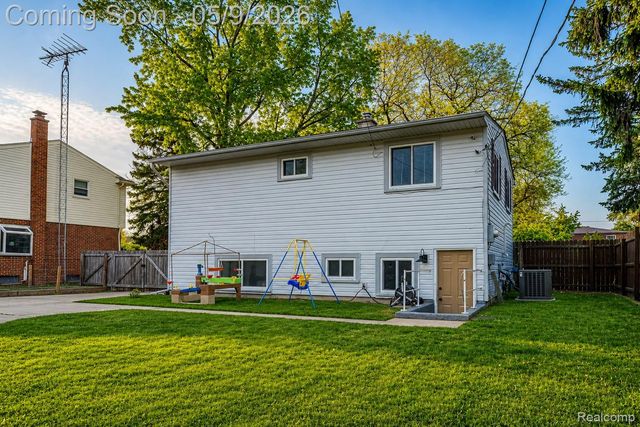 529 John Rolfe Drive, Monroe, MI 48162