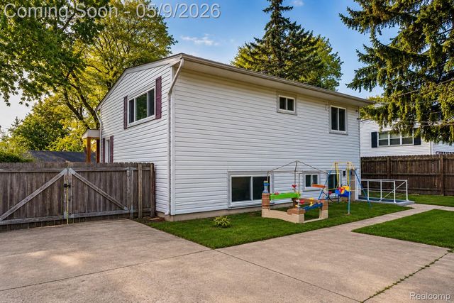 529 John Rolfe Drive, Monroe, MI 48162