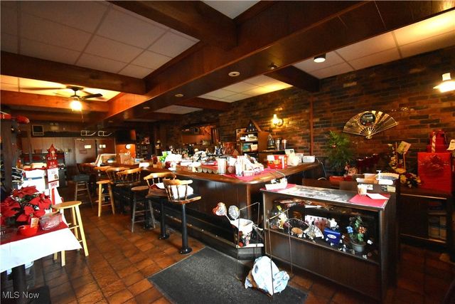 24389 Detroit Road, Westlake, OH 44145