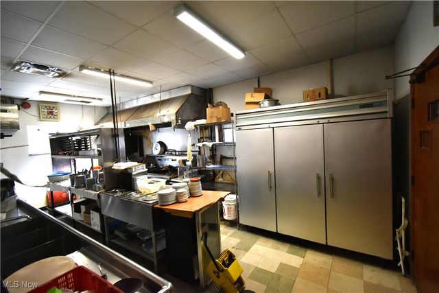 24389 Detroit Road, Westlake, OH 44145