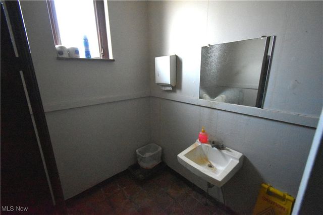 24389 Detroit Road, Westlake, OH 44145