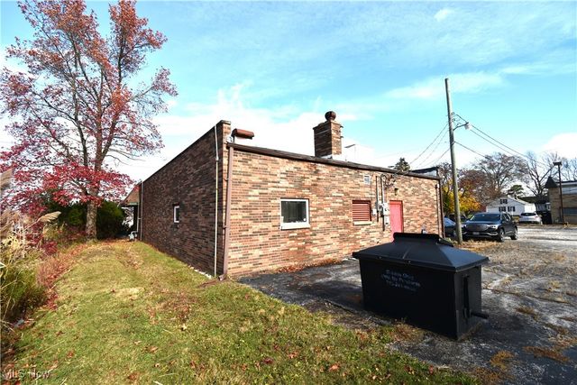 24389 Detroit Road, Westlake, OH 44145