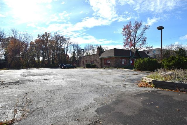 24389 Detroit Road, Westlake, OH 44145