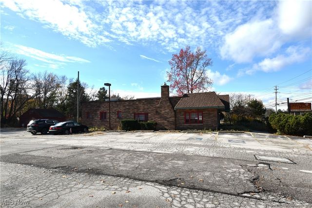 24389 Detroit Road, Westlake, OH 44145