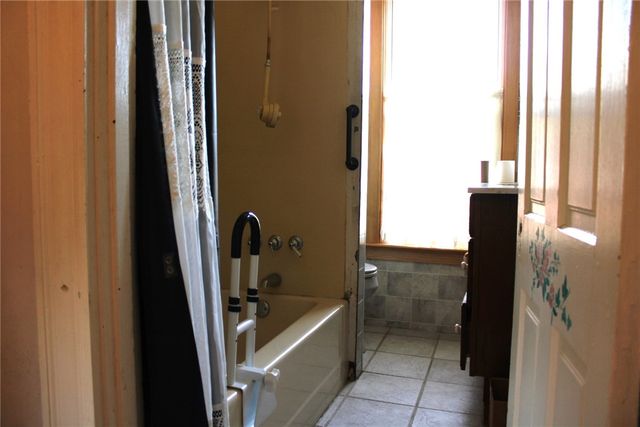 324 W North Street, City Of But Nw, PA 16001