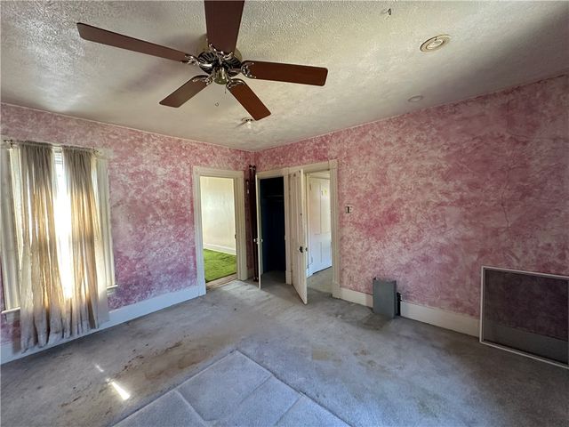 324 W North Street, City Of But Nw, PA 16001