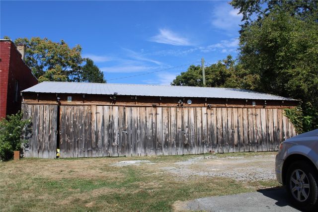 324 W North Street, City Of But Nw, PA 16001