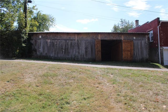 324 W North Street, City Of But Nw, PA 16001