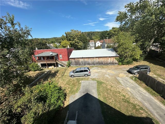 324 W North Street, City Of But Nw, PA 16001