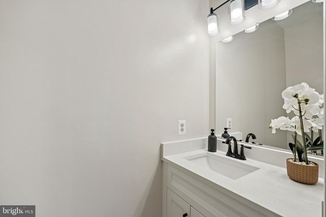 6909 CONFEDERATE RIDGE LN, Centreville, VA 20121