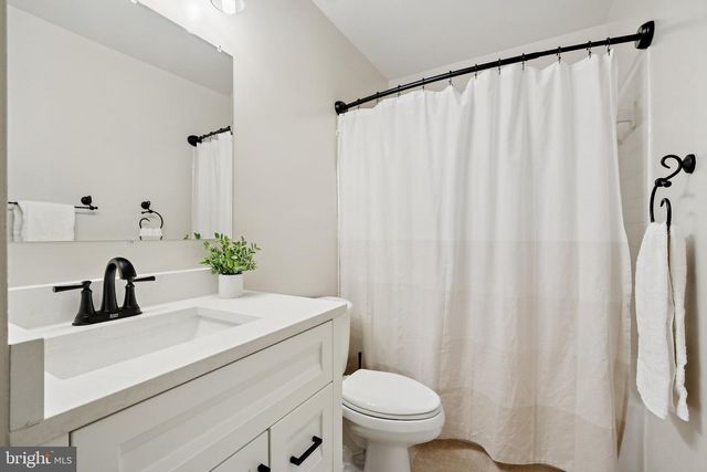 6909 CONFEDERATE RIDGE LN, Centreville, VA 20121