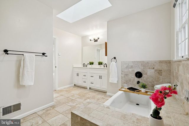 6909 CONFEDERATE RIDGE LN, Centreville, VA 20121