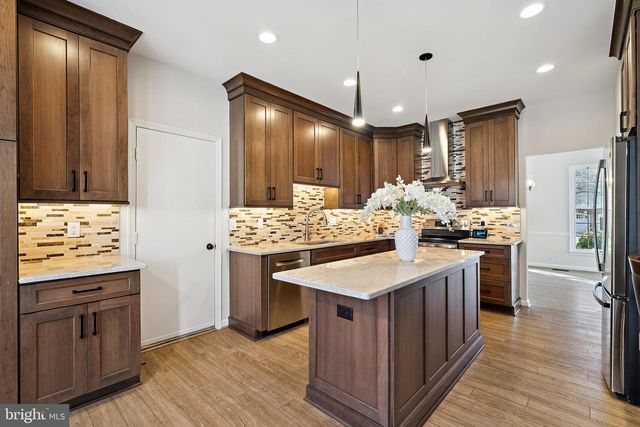 6909 CONFEDERATE RIDGE LN, Centreville, VA 20121