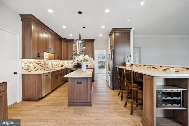 6909 CONFEDERATE RIDGE LN, Centreville, VA 20121