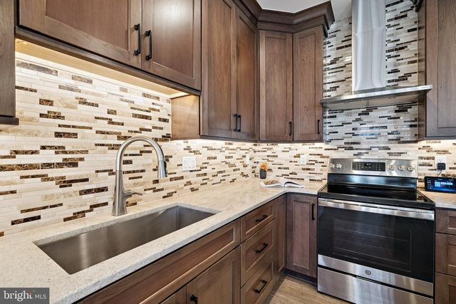 6909 CONFEDERATE RIDGE LN, Centreville, VA 20121