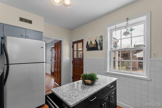 7464 Stanford Avenue, University City, MO 63130