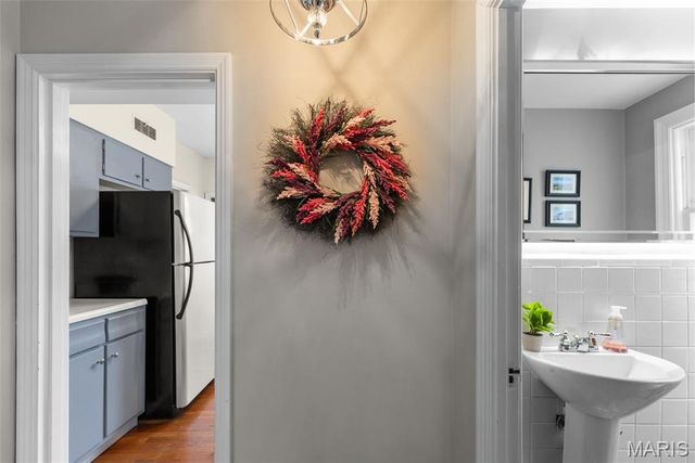 7464 Stanford Avenue, University City, MO 63130